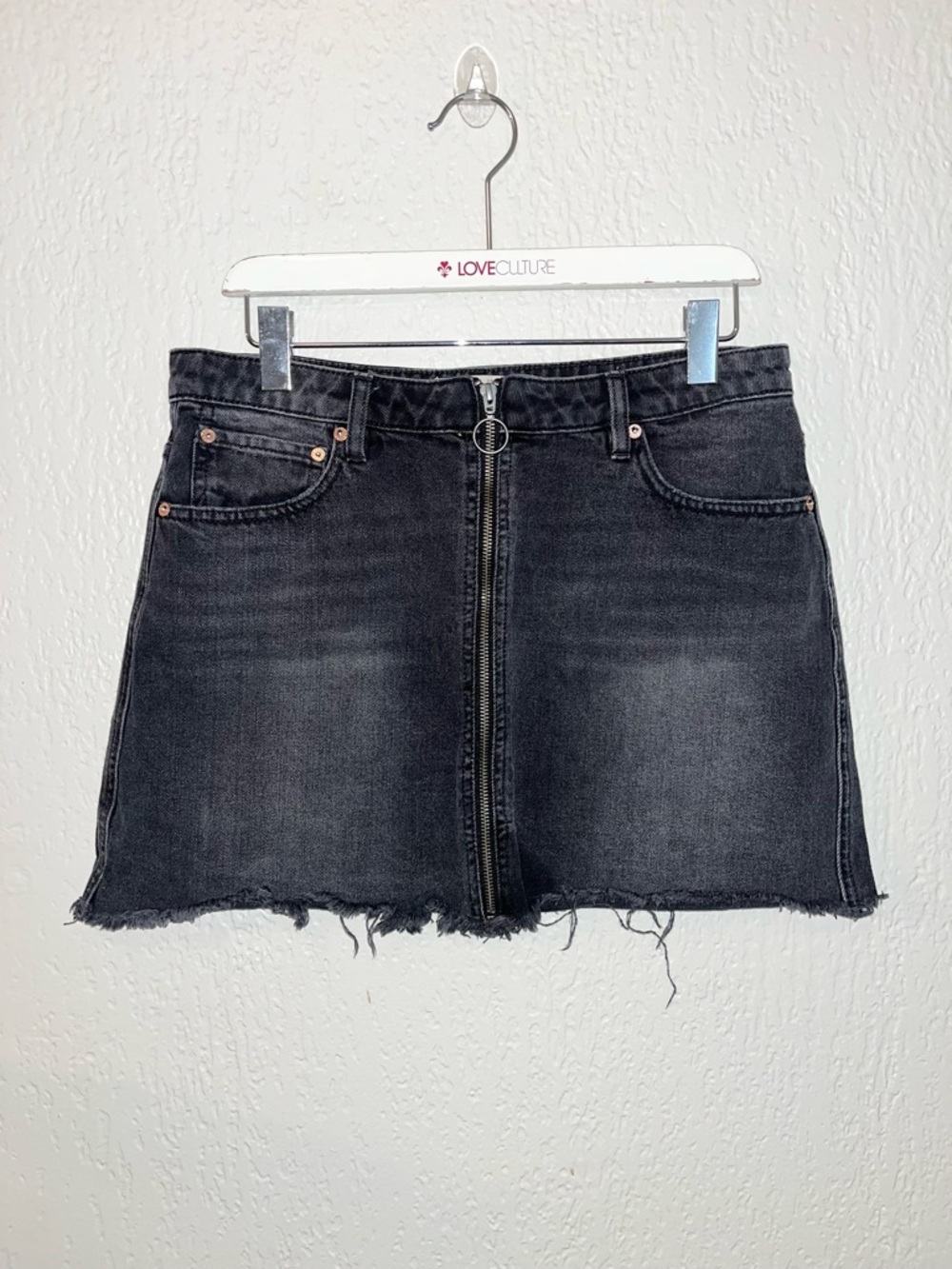 We The Free Black Zip-Front Raw Hem Denim Mini Skirt/ SZ- 30